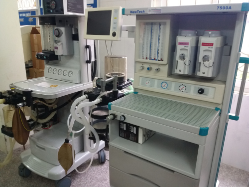   Sinh viên theo học ngành Kỹ thuật y sinh tại Trường Đại học Phenikaa được thực hành trên các thiết bị hiện đại.  
