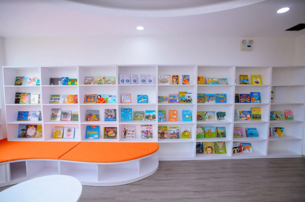   Phòng thư viện được bài trí bắt mắt, sinh động với những gam màu tươi sáng cùng vô số những cuốn sách thú vị, tạo thói quen yêu thích đọc sách cho học sinh  