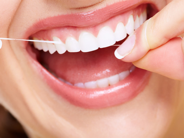   Đánh răng 2 lần sáng và tối, dùng chỉ nha khoa để giúp răng chắc khỏe, trắng sạch  