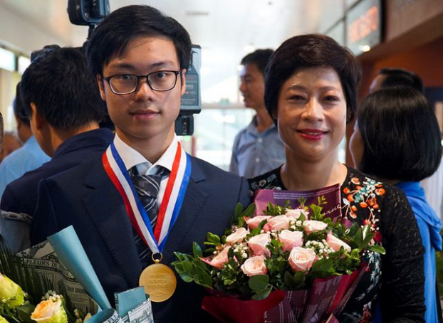   Nam sinh Thủ đô Trần Bá Tân giành Huy chương Vàng tại kỳ thi.  
