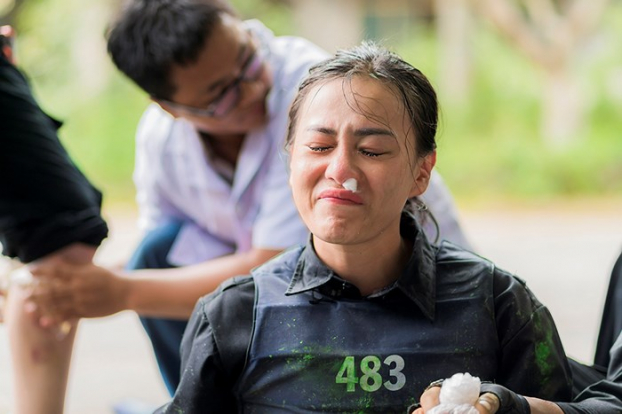   Trong ' Mỹ nhân hành động', Phương Oanh đã trải qua quá trình huấn luyện cam go và đối mặt với các thử thách khiến cô không ít lần rơi nước mắt  