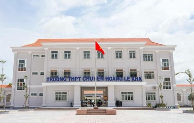   Trường THPT chuyên Hoàng Lê Kha nơi Kỳ theo học.  
