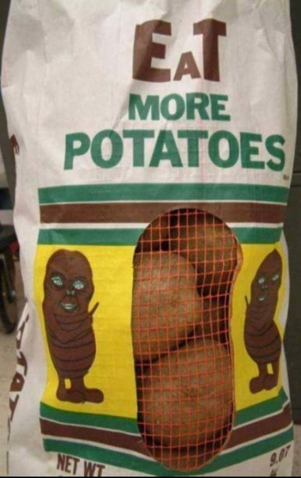   Dòng chữ trên túi: 'Ăn nhiều khoai tây nhé'  