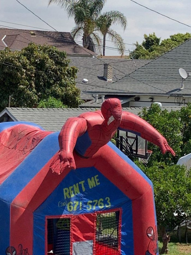   Spider-Man đang cảm thấy không khỏe...  