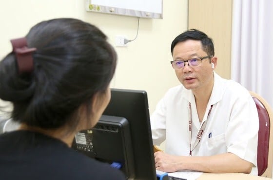   Bác sĩ Việt Đức chỉ ra những biến chứng nguy hiểm của sỏi thận.  