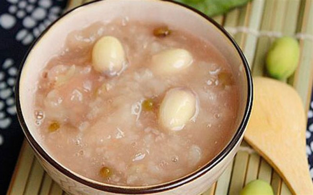   Cháo hạt sen không những bổ dưỡng mà còn giúp hỗ trợ điều trị đau dạ dày. Ảnh minh họa  