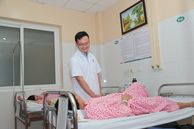   Thai phụ bị sa dây rốn, dây rốn bám màng, đờ tử cung nguy hiểm được cứu sống thành công và đang được theo dõi sức khỏe tại bệnh viện  