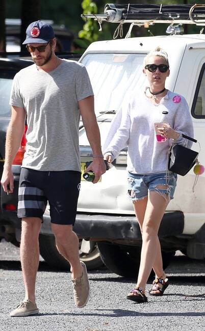 Miley Cyrus và Liam Hemsworth ly hôn sau gần 1 năm chung sống 4