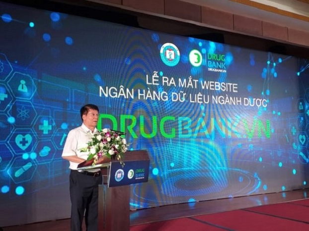   Thứ trưởng Bộ Y tế Trương Quốc Cường phát biểu tại buổi ra mắt ngân hàng dữ liệu ngành dược.  
