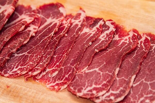   Thịt bò là loại thực phẩm có giá trị dinh dưỡng cao.  