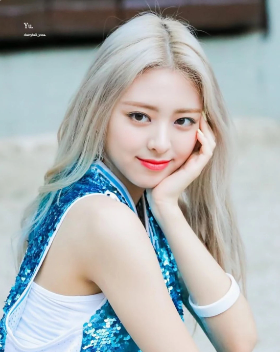 Yuna (ITZY) khiến netizen náo loạn vì nhan sắc đẹp như 'búp bê Barbie' 1