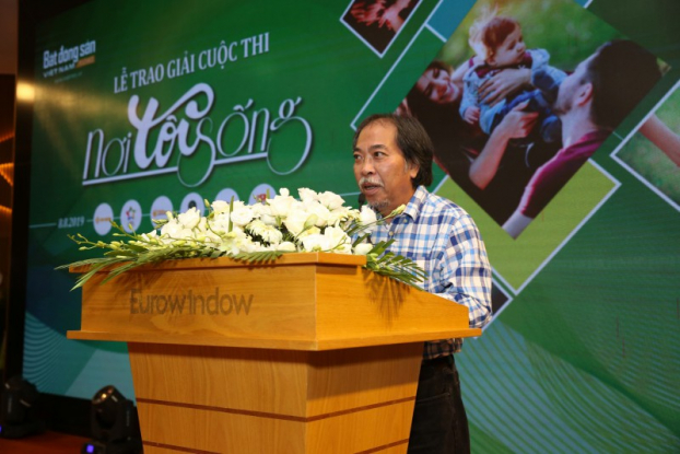   Nhà văn Nguyễn Quang Thiều - Phó Chủ tịch Hội Nhà văn Việt Nam, Thường trực Hội đồng giám khảo phát biểu tại Lễ trao giải  