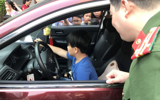   Tin tức giáo dục 15/8: Học viện Cảnh sát nhân dân dạy trẻ kỹ năng thoát hiểm trên xe ô tô  