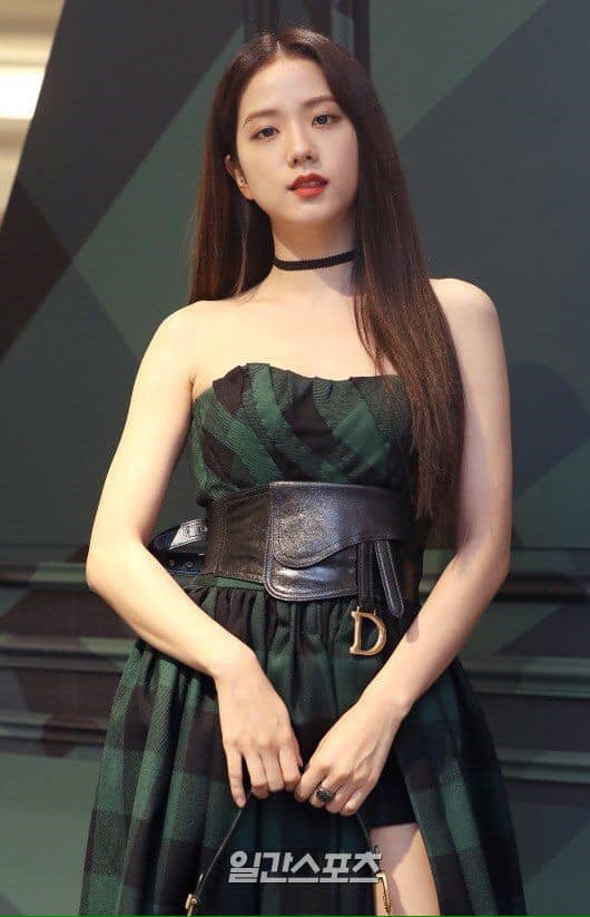 Jisoo (BLACKPINK) đẹp tựa nữ thần tại sự kiện, netizen trầm trồ sao mà xinh quá 2