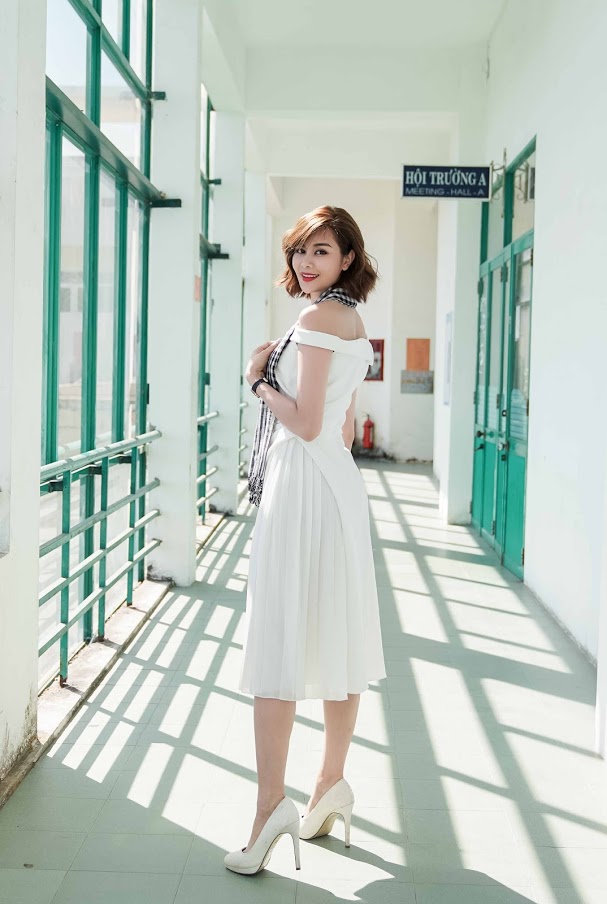 Hoa hậu, doanh nhân 9X Sella Trương đẹp rạng rỡ trên giảng đường 1