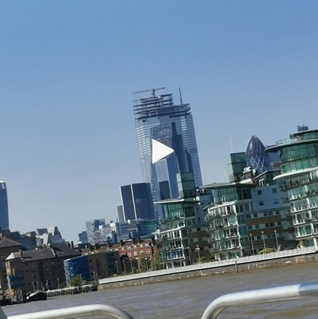   Bức ảnh chụp London trông như một video với nút Play  