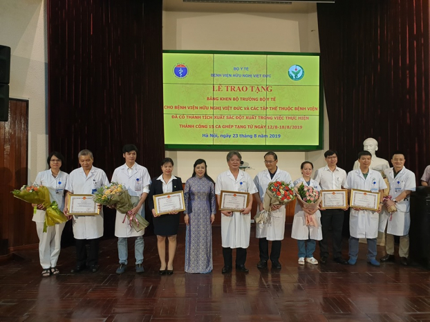 Bộ trưởng Bộ Y tế tặng Bằng khen cho bệnh viện Việt Đức sau kỷ lục 'Tuần ghép tạng' 0