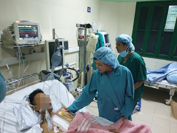 Bộ trưởng Bộ Y tế tặng Bằng khen cho bệnh viện Việt Đức sau kỷ lục 'Tuần ghép tạng' 3