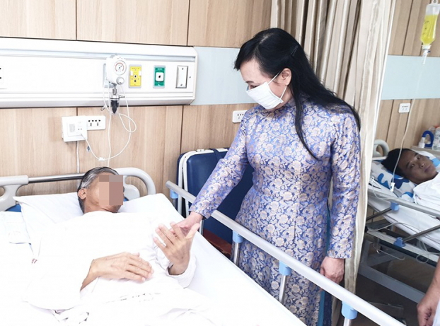 Bộ trưởng Bộ Y tế tặng Bằng khen cho bệnh viện Việt Đức sau kỷ lục 'Tuần ghép tạng' 5