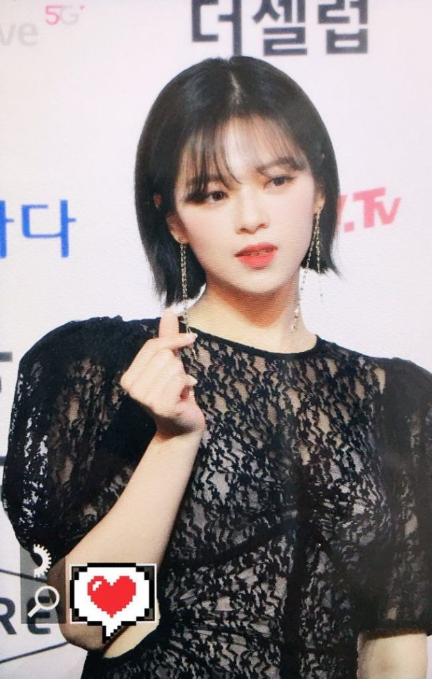 Jungyeon (TWICE) trông xinh nhưng luộm thuộm ở SOBA, fan chắc mẩm có thù với stylist 1