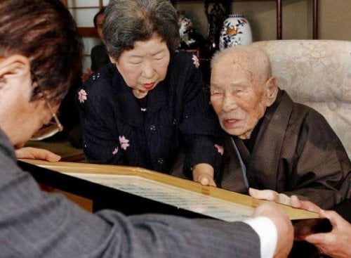   Cụ Chuganji cùng con gái Kyodo.  