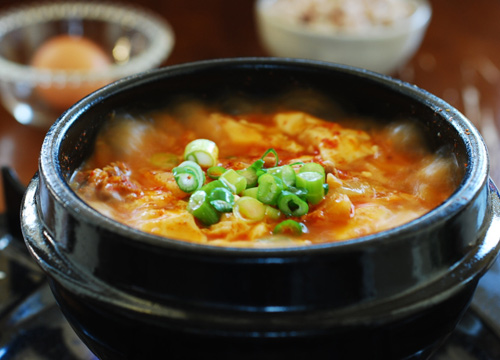 Tối nay ăn gì: Canh đậu phụ kim chi Hàn Quốc ngon đúng điệu 2