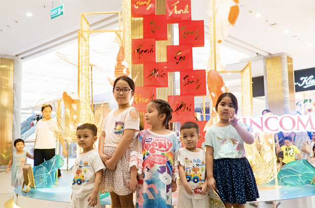   Tuyệt phẩm 'Cá chép hồ sen' tại Vincom Center Landmark 81 hứa hẹn trở thành địa điểm 'check-in' mới nhất tại TP. Hồ Chí Minh  