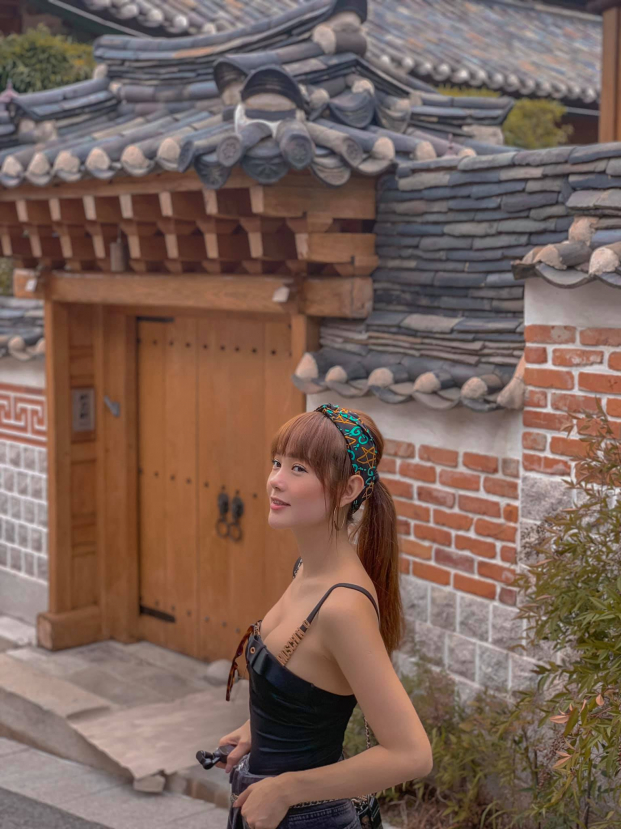Minh Hằng khoe nhan sắc xinh đẹp cùng street style cực chất tại Hàn Quốc 3