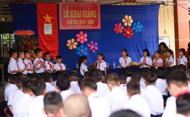  Học sinh trường Bồ Đề Phương Duy nô nức dự lễ khai giảng năm học mới.  