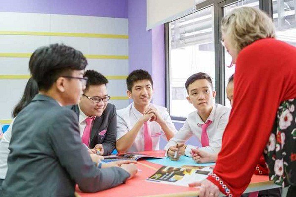   Nguyễn Anh Trung trong một giờ học tại trường TH School  