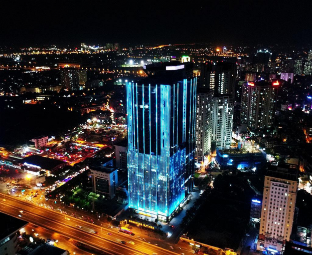   Sunshine Center - “đại bản doanh” của Sunshine Group - kiêu hãnh tọa lạc trên trục đường Phạm Hùng đắt giá nhất  phía Tây Hà Nội.  