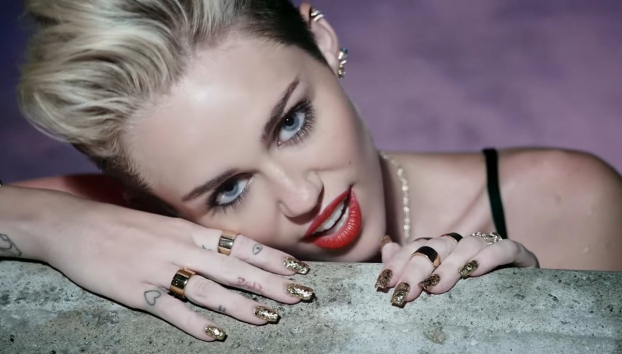   Miley Cyrus trong MV 'We Can't Stop'  