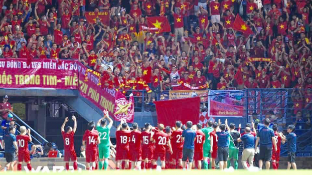   Tin tức bóng đá 12/8: Cầu thủ Việt Nam kêu gọi 'Nói không với pháo sáng'  