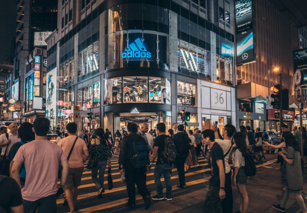   Du khách có thể shopping cả đêm ở Hồng Kông  (Ảnh: Shutterstock)  