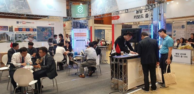   Các nhà đầu tư tìm hiểu về dự án của Sunshine Group tại sự kiện Realty Expo Korea 2019.  