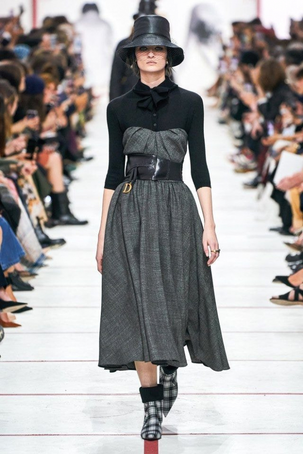'Đụng độ' váy áo với người mẫu Dior, Suzy bị chê lép vế vì 1 khuyết điểm dễ thấy 6