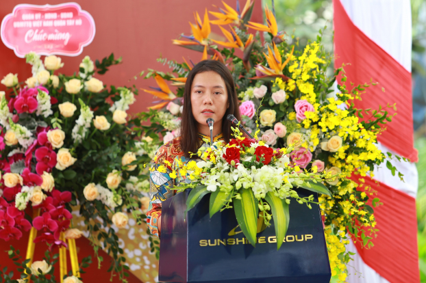   Bà Trần Như Loan, Phó Tổng Giám đốc Phụ trách Giáo dục Tập đoàn Sunshine phát biểu tại buổi lễ.  