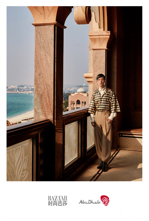 Ngỡ ngàng với bộ ảnh đầy khí thế vương tử Ả Rập của Tiêu Chiến trên tạp chí Bazaar 11