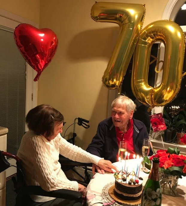   Hai vợ chồng kỷ niệm 70 năm ngày cưới, tình yêu của họ vẫn trẻ như phút ban đầu  
