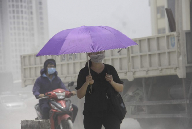   Ô nhiễm không khí Hà Nội đang ở mức nghiêm trọng.  