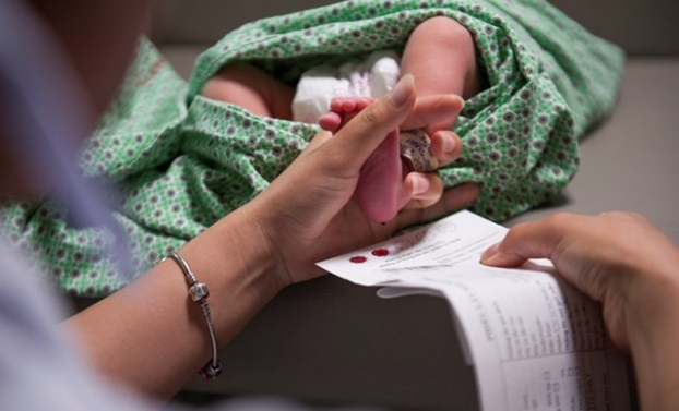   Trẻ sau khi sinh ra sẽ được khám sàng lọc sơ sinh nếu gia đình có nguyện vọng.  