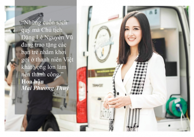 Những câu nói ấn tượng của người đẹp Việt khi tặng sách tại Đồng bằng Sông Cửu Long 8
