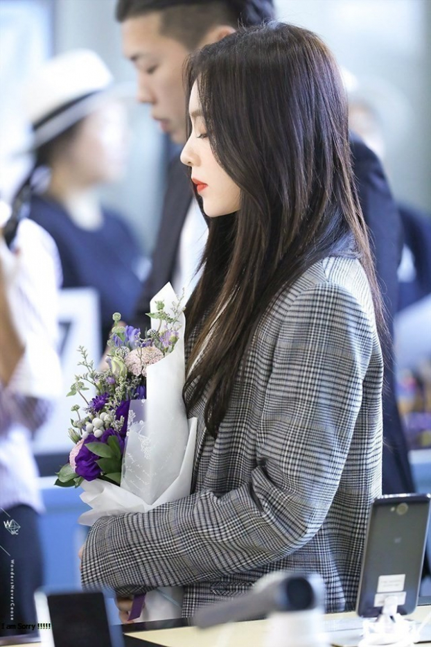 Irene (Red Velvet) nhìn chính diện đã quá đẹp, góc nghiêng còn thần thánh hơn 10