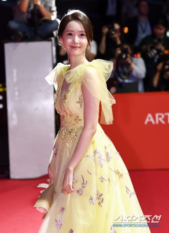 Yoona (SNSD) xinh rạng ngời như công chúa Disney tại LHP Busan 7
