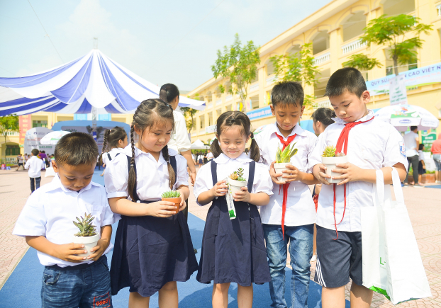 Vinamilk trồng 61.000 cây xanh và trao 119.000 ly sữa cho trẻ em Hà Nội 16
