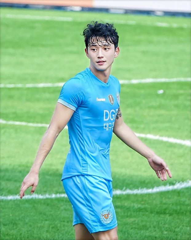 Mê đắm trước nhan sắc của Jeong Seung Won - Em út Daegu FC khiến fan nữ trụy tim vì quá đẹp 15