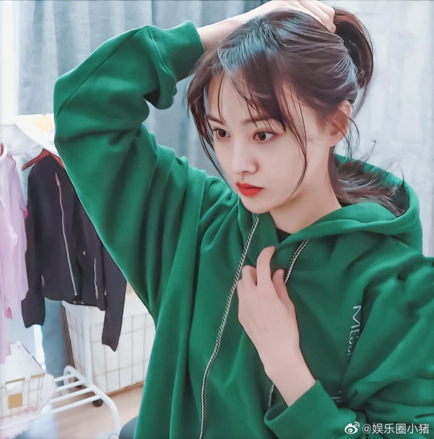 11 sao Hoa ngữ diện áo hoodie: Tiêu Chiến trẻ trung, Vương Nhất Bác 'cute lạc lối' 14