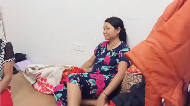   Sức khỏe chị Hiền ổn định khi được bác sĩ tại Trung tâm y tế huyện Quế Phong chăm sóc.  