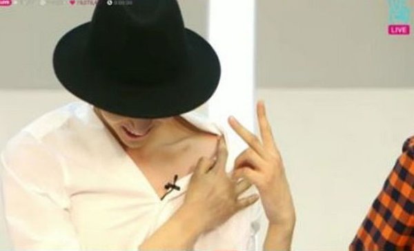 7 nam idol Kpop có xương quai xanh quyến rũ đến nghẹt thở: Hội 'Maknae vàng' lọt top 20