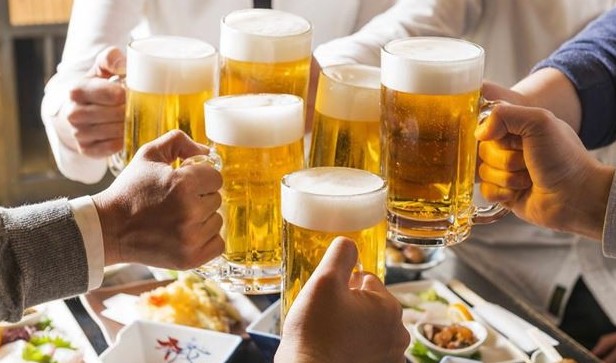   Từ 1/1/2020, ép người khác uống bia, rượu sẽ bị phạt.  